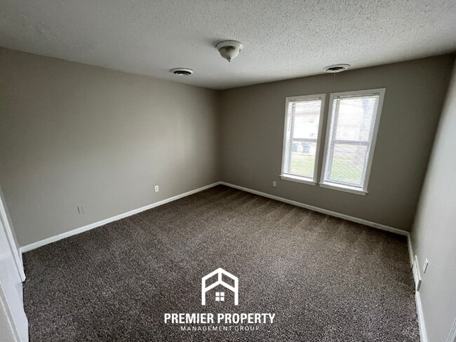 Building Photo - 3-Bedroom Single-Family Home for Rent in Memphis, TN - Vaulted Ceilings & Fenced Yard