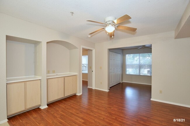 Building Photo - 827 Camargo Way