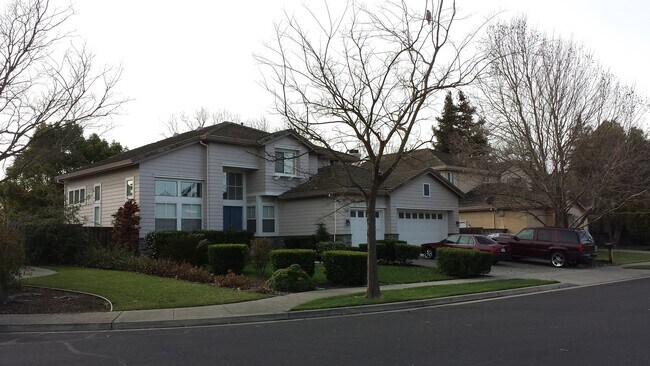 Building Photo - Desired Green Valley Home