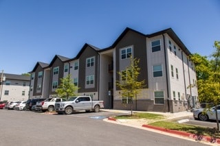 Building Photo - South Creekside Apartments