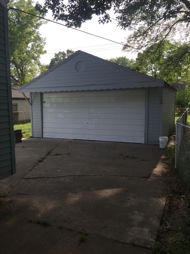 Building Photo - Cozy 3 bedroom 2bath Bungalow in nice Redford neighborhood