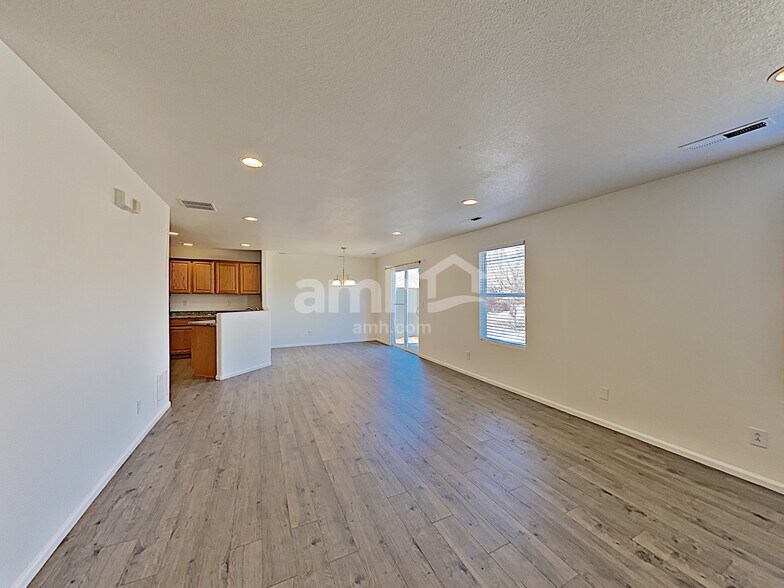 Building Photo - 816 Ponderosa Ln