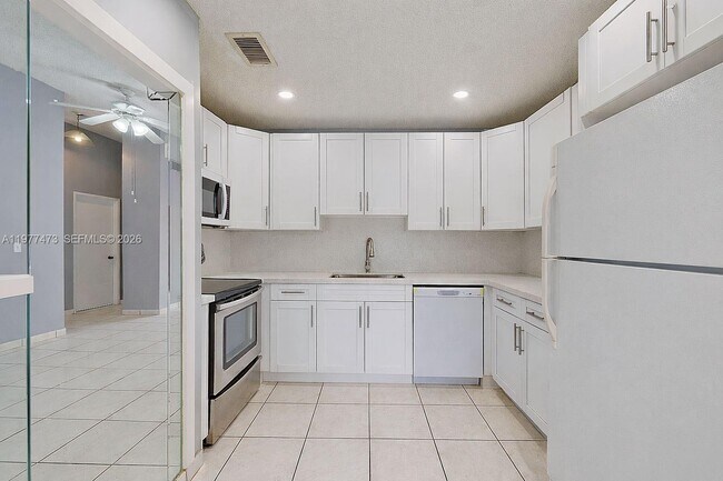 Building Photo - 7525 SW 153rd Pl