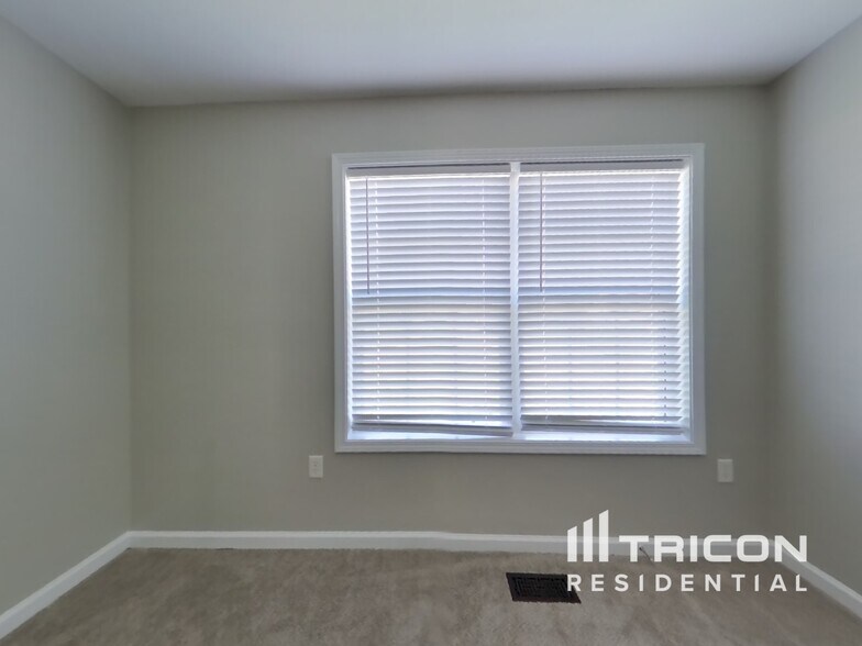 Building Photo - 121 Millwheel Dr