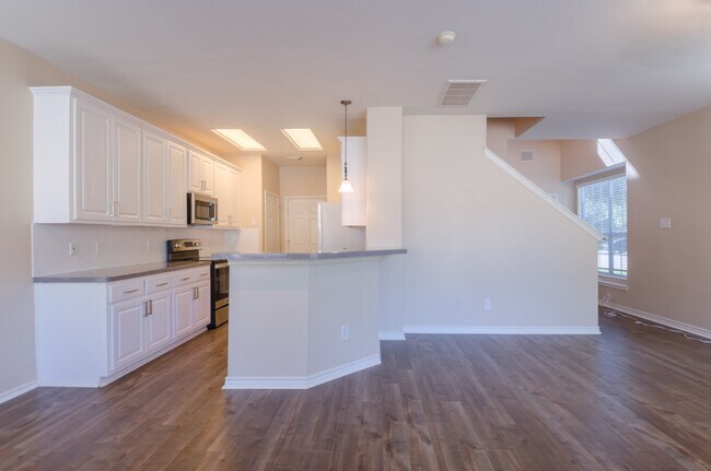 Building Photo - 6303 Veranda Green Trail