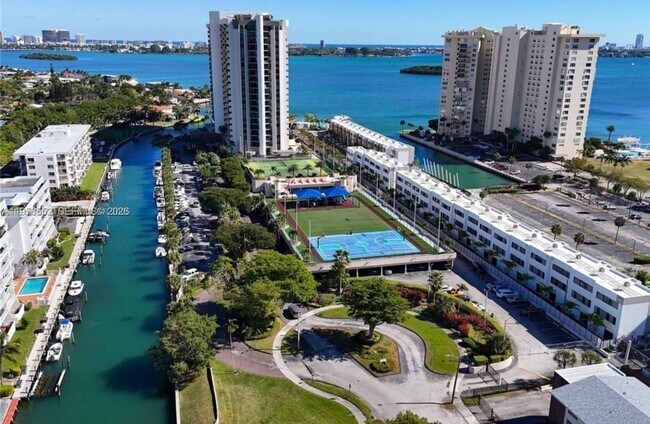 Building Photo - 1800 NE 114th St