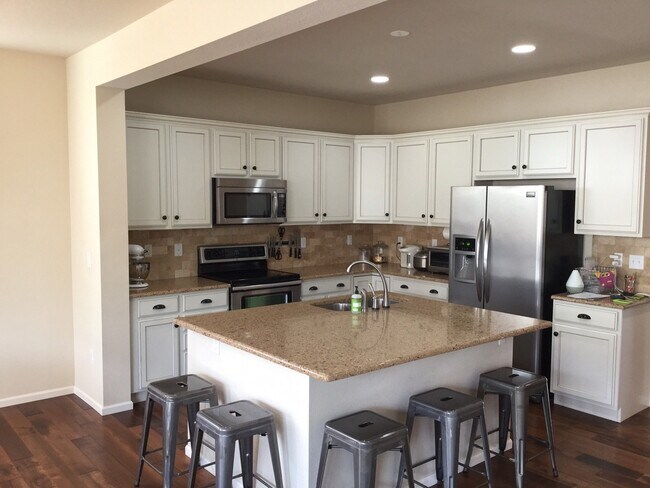 Building Photo - Beautiful 4 Bed 2.5 Bath Home in Observato...