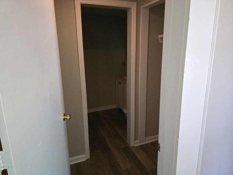 Building Photo - 4928 Oleander Dr