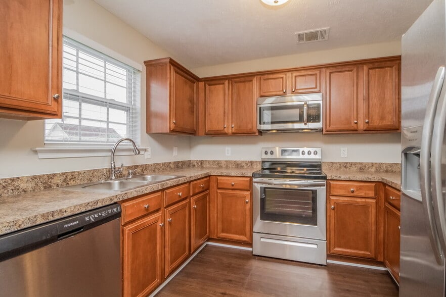 Building Photo - 132 Berele Shepsele Ln