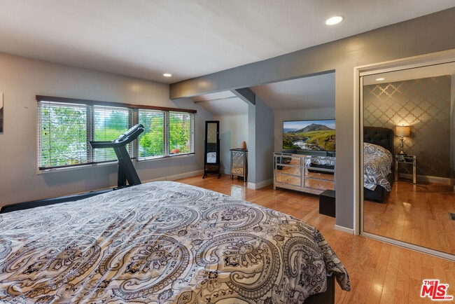 Building Photo - 3740 Lankershim Blvd