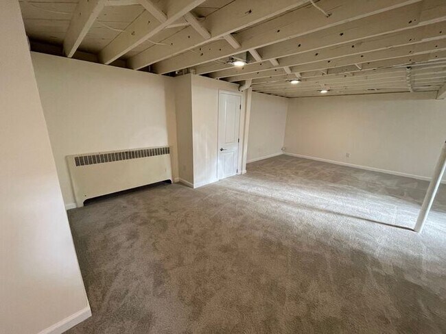 Building Photo - Charming 3-Bedroom Home with Finished Basement in Waterford Township