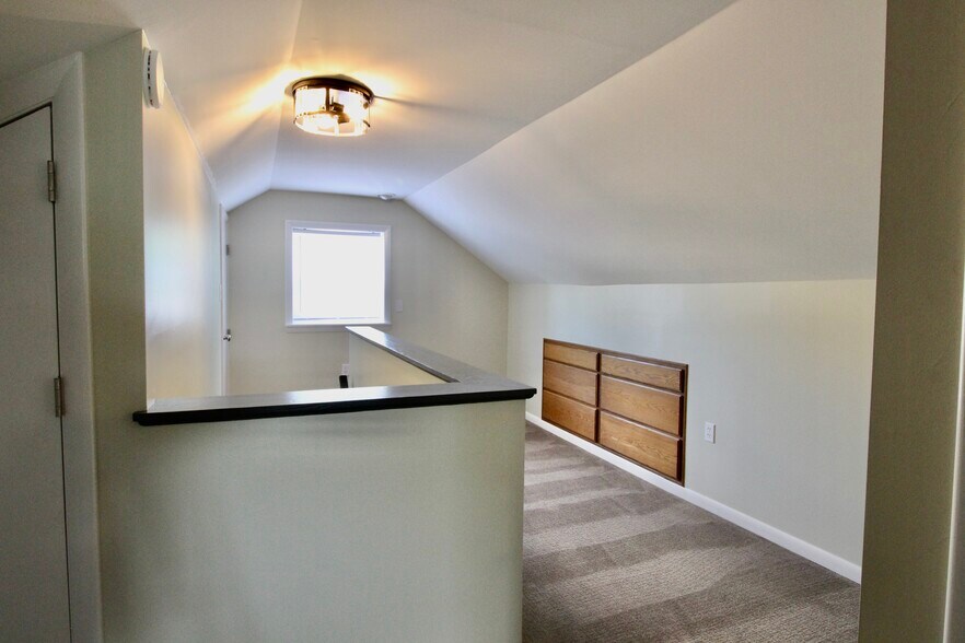 Building Photo - 3893 Mantell Ave