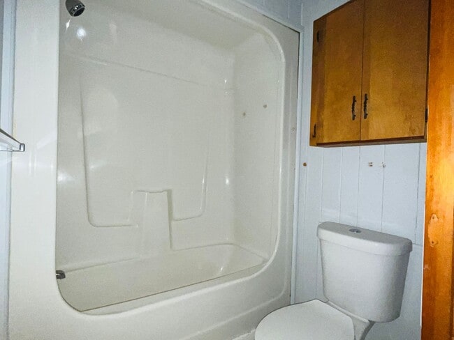 Building Photo - Beautiful 2 bedroom 1.5 bathroom apartment in Downtown Hogansville! Must see!