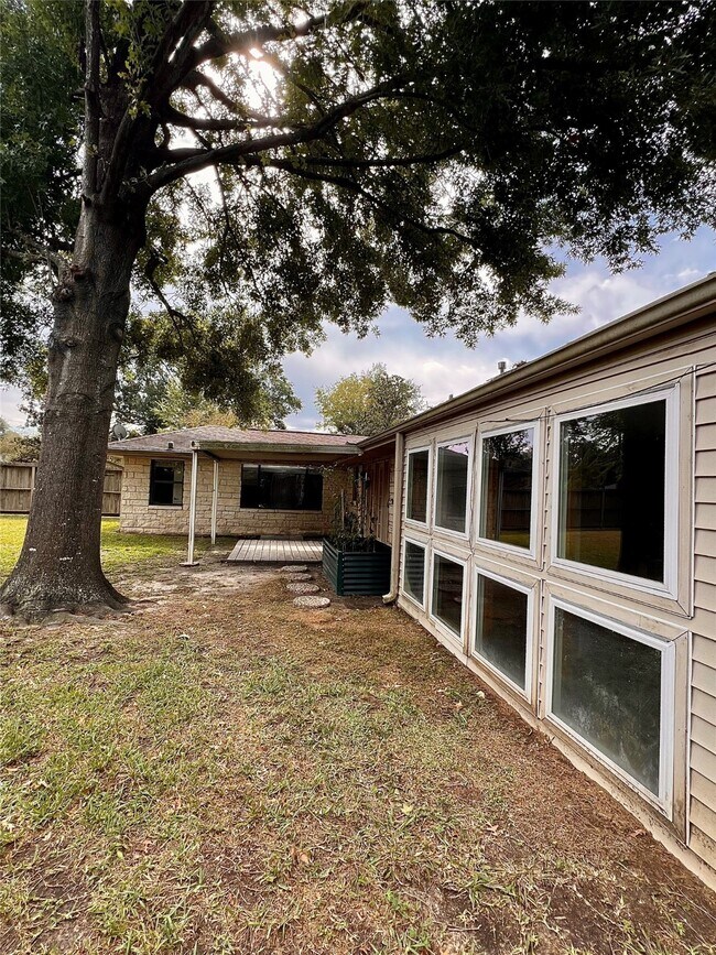 Building Photo - 4218 Glebe Rd