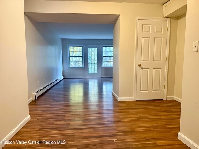 Building Photo - 16 Huguenot St