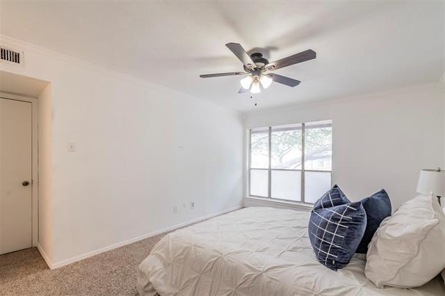 Building Photo - 10558 High Hollows Dr