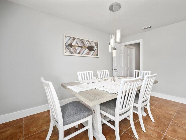 Building Photo - 2 Cedar Ct