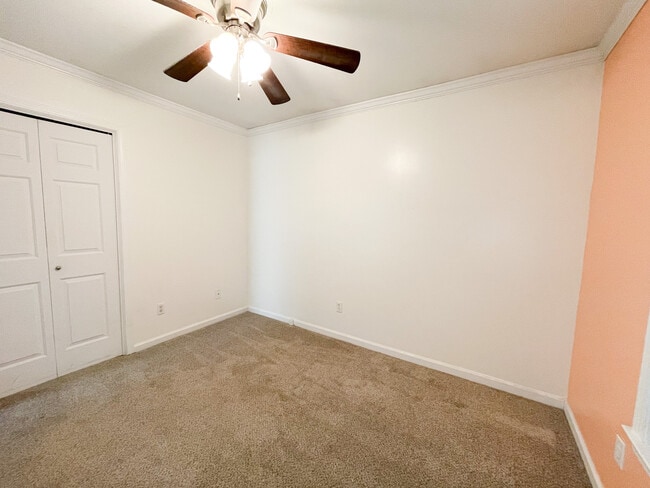 Building Photo - 405 Cami Forest Ln