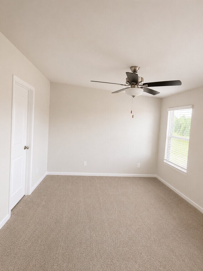 Building Photo - 144 Hornet Dr