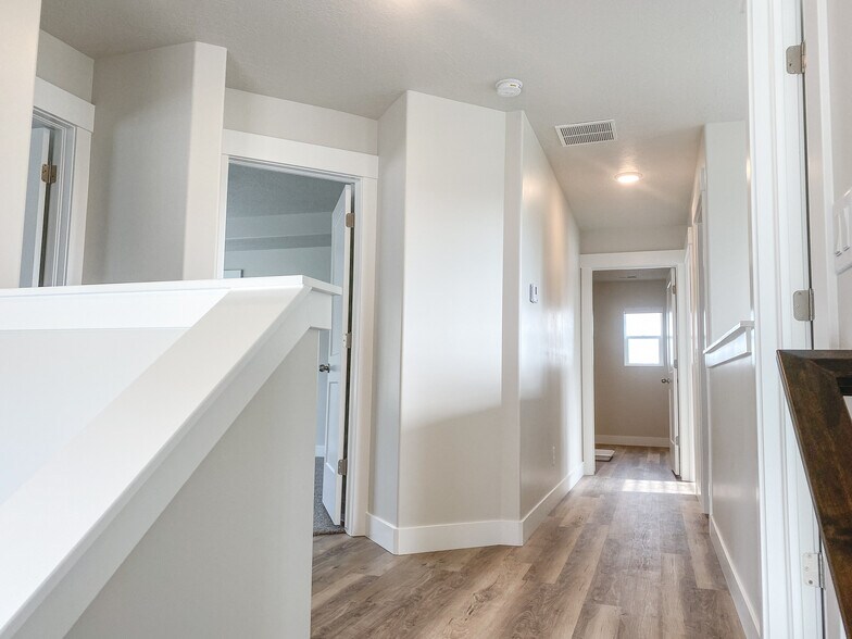 Building Photo - 959 S 650 W