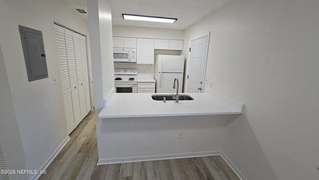 Building Photo - 820 Orchid St