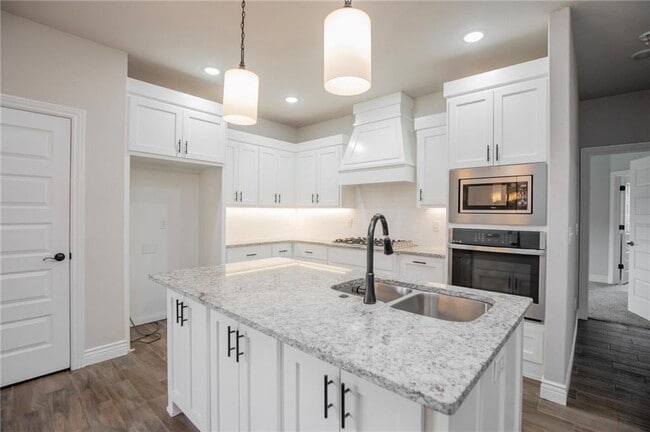 Building Photo - 337 Ryder St