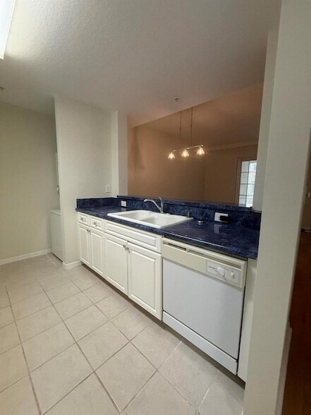 Building Photo - 1200 Town Center Dr