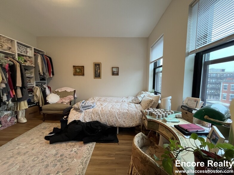 Building Photo - 833 Beacon St