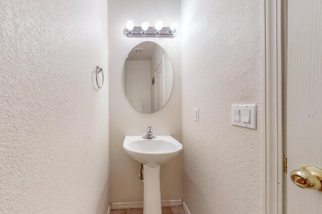 Building Photo - 6512 Los Pueblos Pl NW