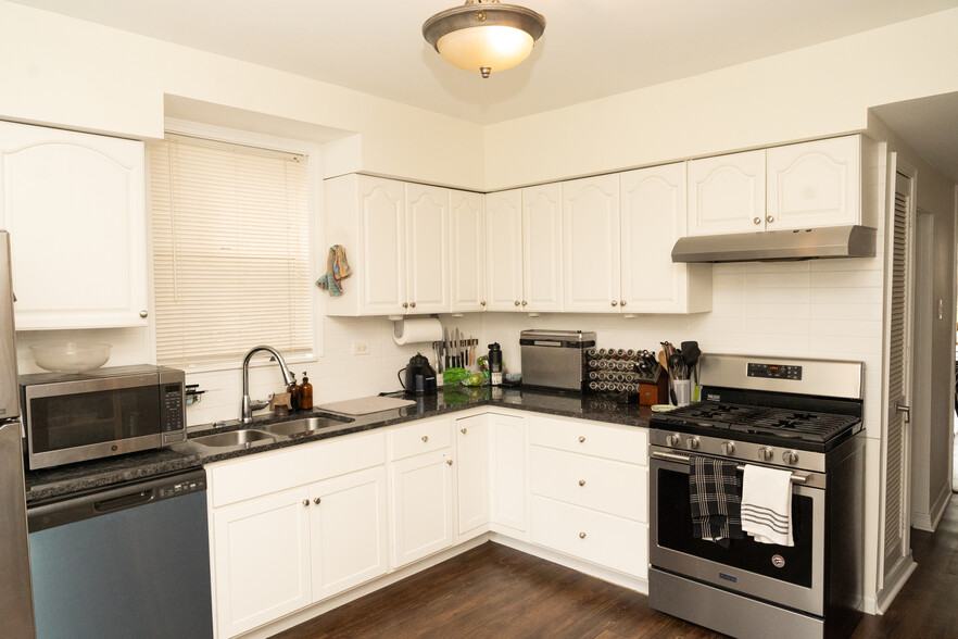 Kitchen with stainless steel appliances - 3350 W Cuyler Ave