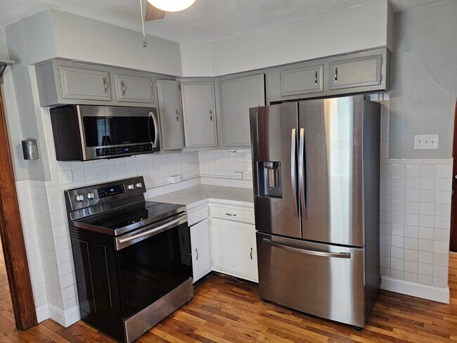 Building Photo - 2 N Benton St