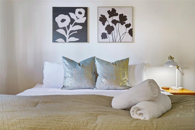 Building Photo - 1422 Collier St