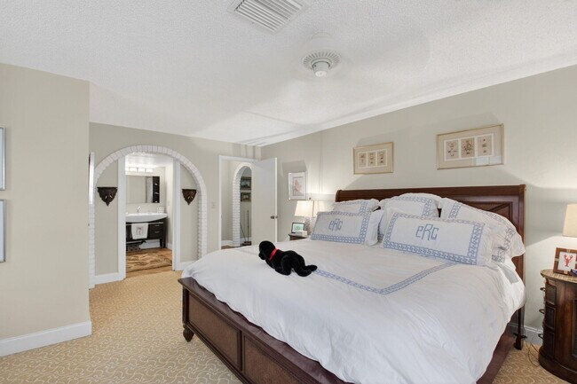 Building Photo - 30 Spanish River Dr