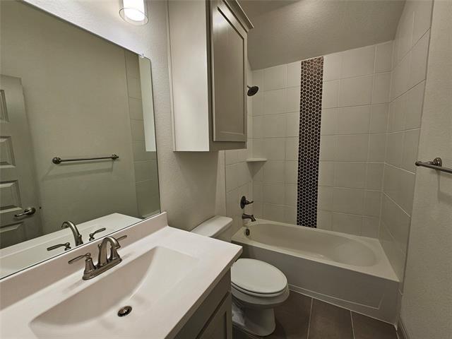 Building Photo - 3216 Southampton Dr