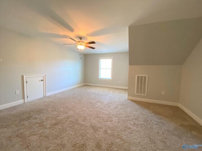 Building Photo - 104 Kinglet Wy