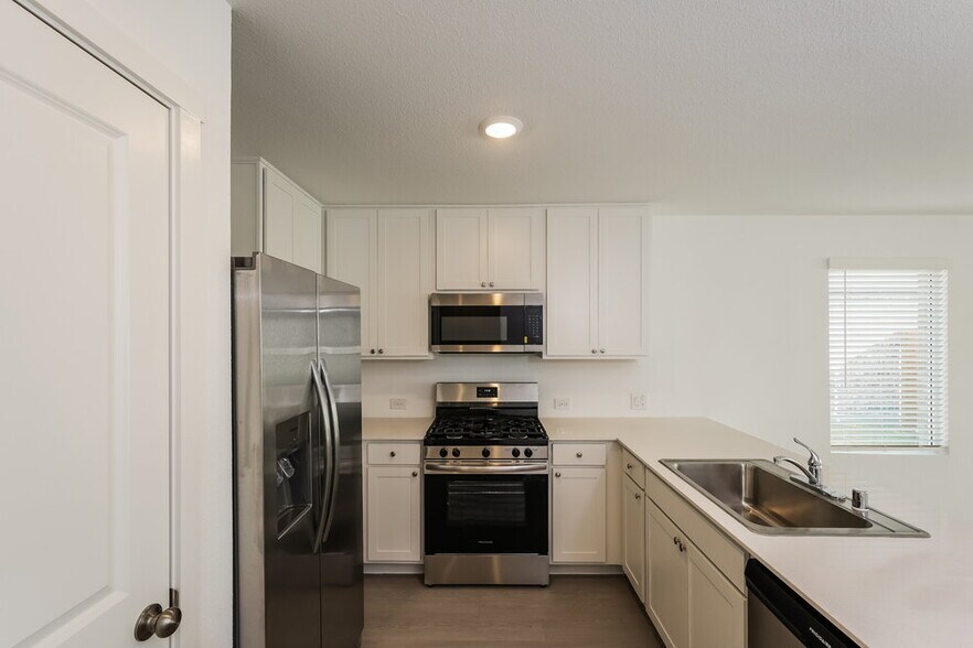 Building Photo - 1820 Javelina St