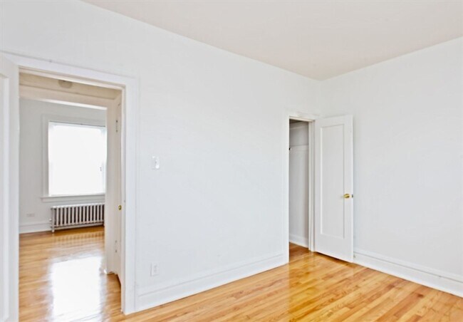 Building Photo - 10201 S St Lawrence Ave 601-05 E 102nd Chicago, IL 60628