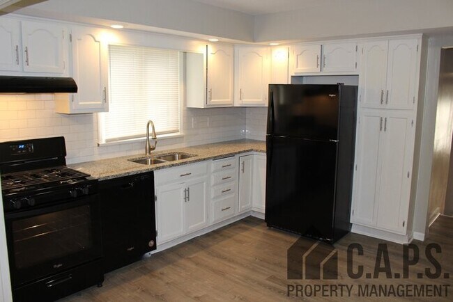 Building Photo - Move in Ready!