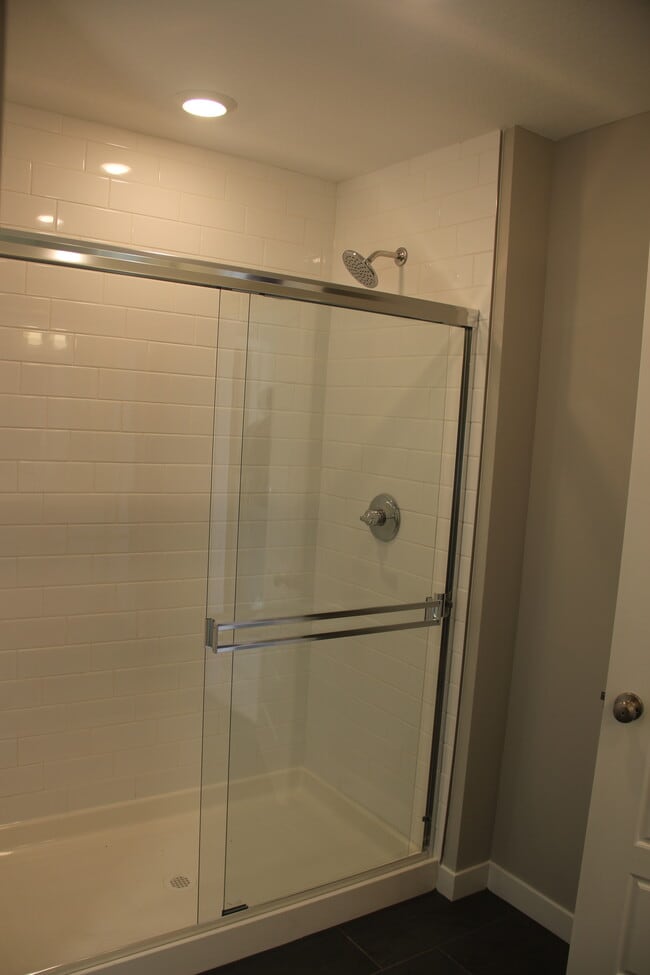 Building Photo - PKR Investments LLC(3715SWClaytonDR)