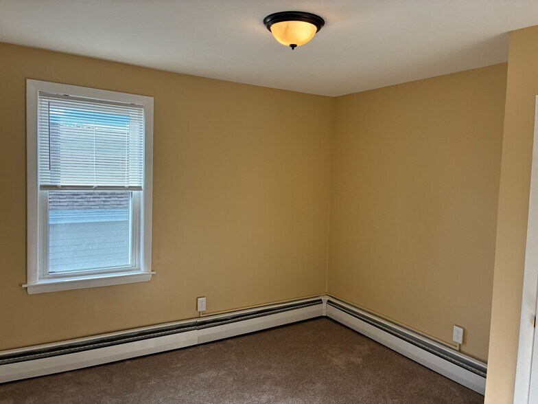 Building Photo - 9 Proctor St