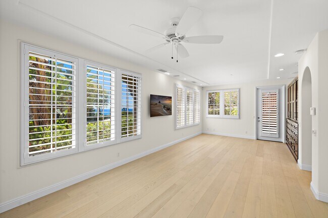 Building Photo - 150 Sidney Bay Dr