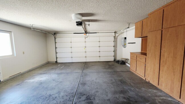 Building Photo - 55+ Gorgeous Gem Furnished ready for Move in!