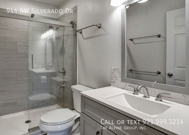 Building Photo - 944 NW Silverado Dr