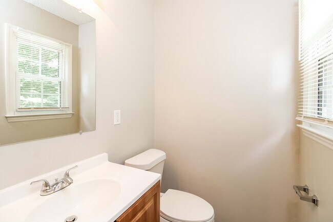 Building Photo - 1305 Yardley Terrace