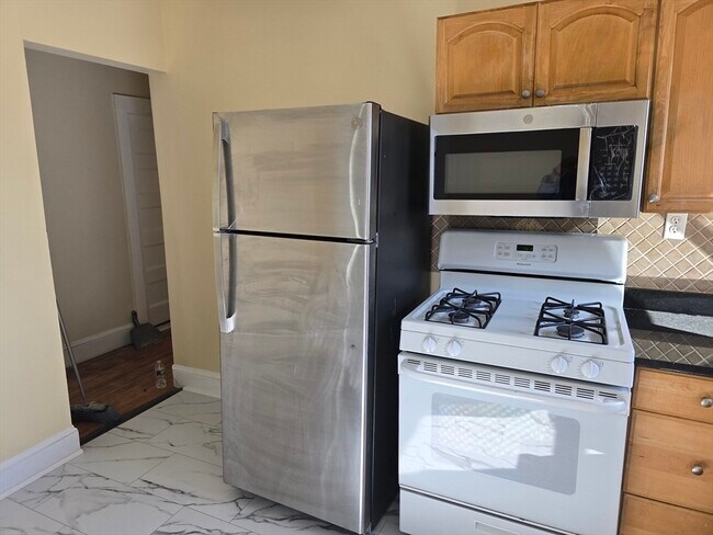 Building Photo - 349 Hollis St