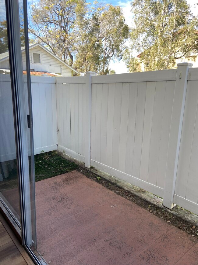 Building Photo - 212 S Dakota Ave