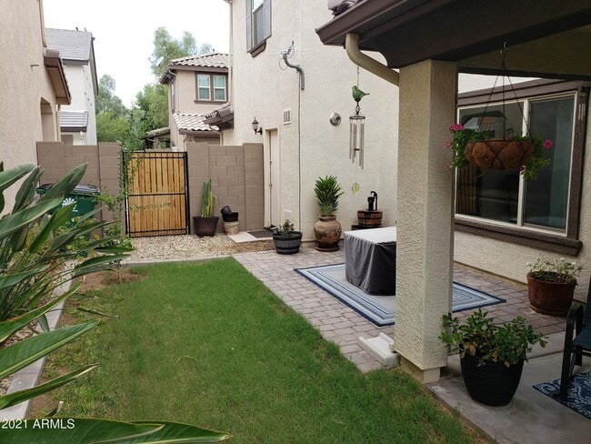 Building Photo - 16345 W Latham St