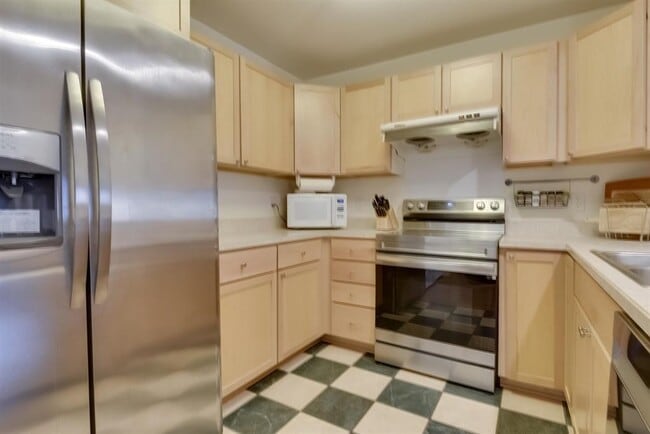 Building Photo - 5303 Brody Dr