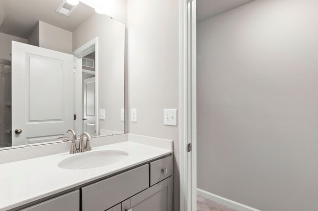 Building Photo - Modern 3-Bedroom Townhome with Luxury Fini...