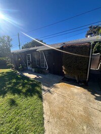 Building Photo - Charming back Studio